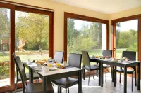 Hôtel Restaurant le Relais de Pouilly - Parkering