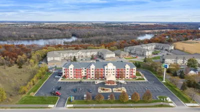 Holiday Inn Express & Suites ST. Cloud