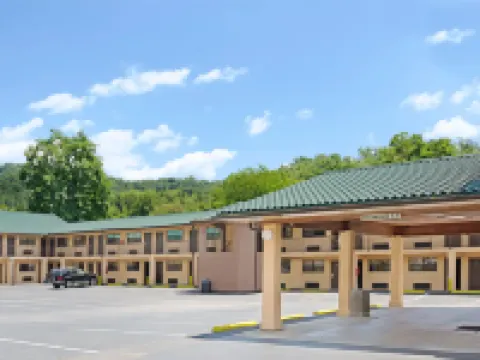 Days Inn by Wyndham Cherokee Near Casino Hotels in Cherokee