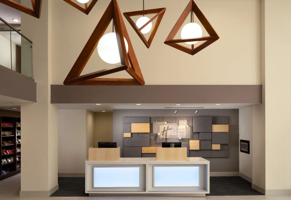 홀리데이 인 익스프레스 로비