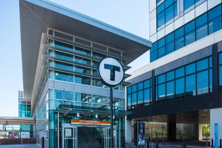 The Row Hotel at Assembly Row, Autograph Collection Отели рядом с достопримечательностью «Ассембли Роу»