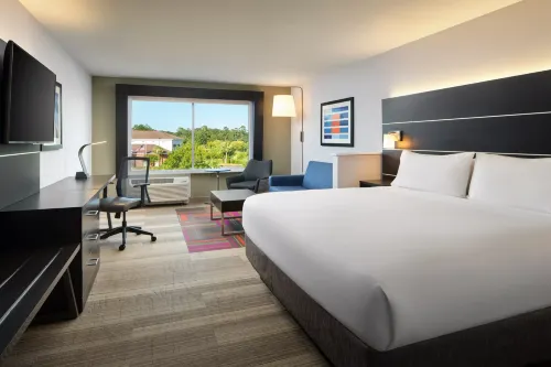 Holiday Inn Express & Suites Brunswick