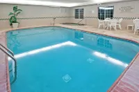 Country Inn & Suites by Radisson, Michigan City, IN - Pools