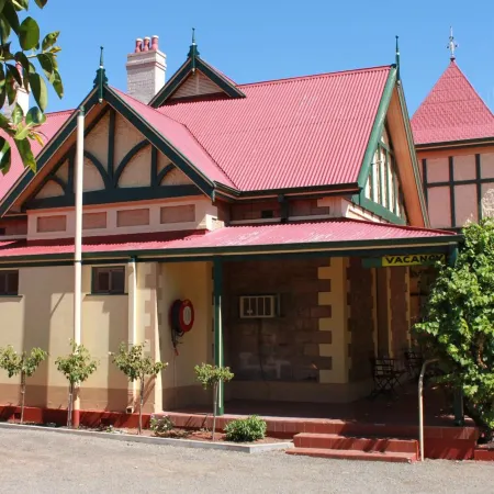 The Lodge Outback Motel