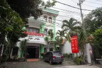 RedDoorz @ Genteng Surabaya 2 Hotel a Bubutan
