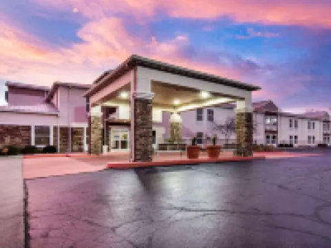 Comfort Inn & Suites Junction City - Near Fort Riley Hotels in Junction City