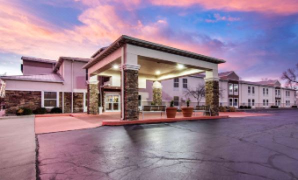 Comfort Inn & Suites Junction City - Near Fort Riley