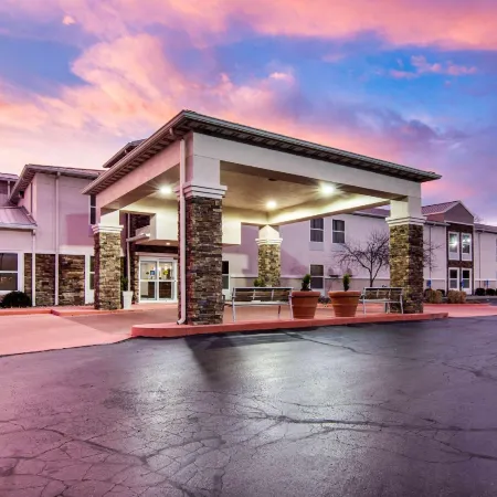 Comfort Inn & Suites Junction City - Near Fort Riley