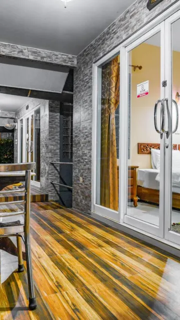 ห้องดีลักซ์ เตียงใหญ่ 1 เตียง