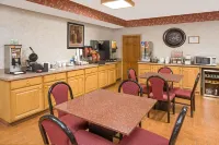 Super 8 by Wyndham Three Rivers - Gym