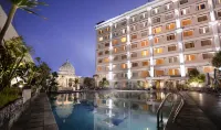 The Rich Jogja Hotel - Kolam Renang