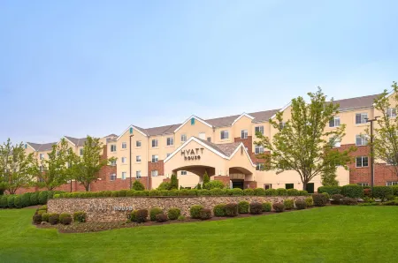 Hyatt House White Plains Отели рядом с достопримечательностью «Парк Харбор Айленд»