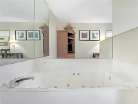 Days Inn & Suites by Wyndham Siler City