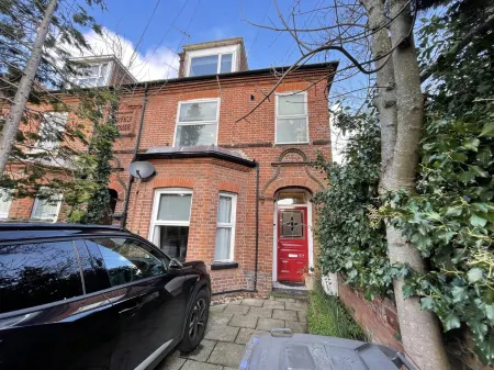 Golden Triangle Townhouse Отели в г. Хеллесдон