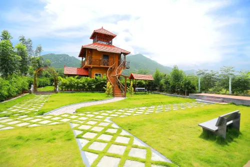Selvamathi Farm Resorts - Mountain view
