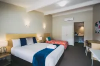 Six Degrees Motel - bar