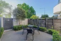 Elegant 3-Storey with Garage Parking by Latimer Sq - วิลล่า