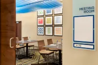 Holiday Inn Express & Suites Beaver DAM Hotel a Clyman