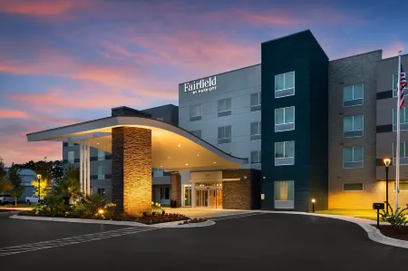 Fairfield Inn & Suites Coastal Carolina Conway Отели рядом с достопримечательностью «Конуэй Риверуок»
