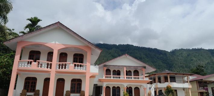 Hotel Barbara Hotels in Samosir Regency
