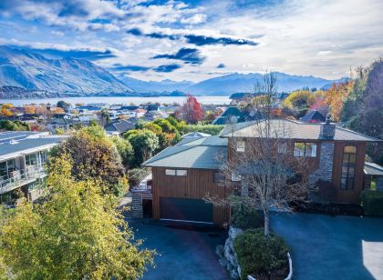 Wanaka Springs Lodge