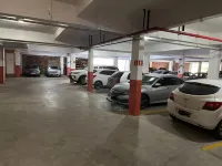 鬼馬文化假日飯店 - 停車場