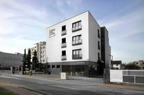 Lemon Plaza Hotel فنادق في بوزنان