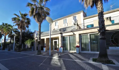 Hotel Cecina Beach - parking