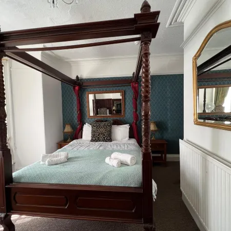 Georgian House Hotel