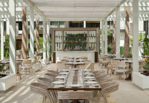 [델라노 두바이 호텔의 럭셔리한 외관 사진]