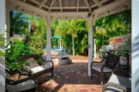 Siesta Key Inn - Condos