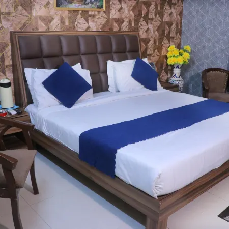 Hotel Panache 500 Mtrs from Shri Krishna Janma Bhumi Teample