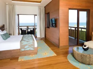 인두라 비치 & 골프 리조트 큐리오 컬렉션 바이 힐튼