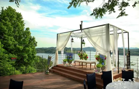 Asia Lakeside Hotel Отели рядом с достопримечательностью «Чинянхо»