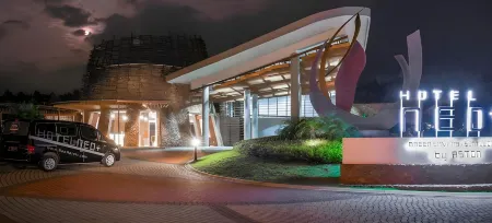 Hotel Neo+ Green Savana Sentul City Отели рядом с достопримечательностью «Таман Будайя Сентул Сити»