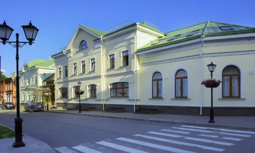 派茲尼瓦庭院酒店