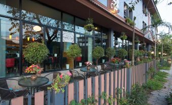 The Corner Hotel - Adults Only - Housity