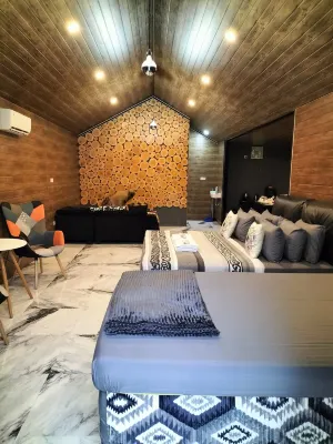 The Landeuh Village Riverside Glamping Hotel a Sukamakmur