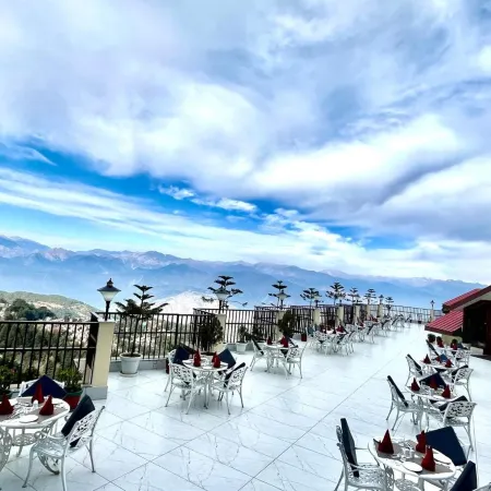 JK Clarks Exotica - Centrally Located with Stunning Valley View