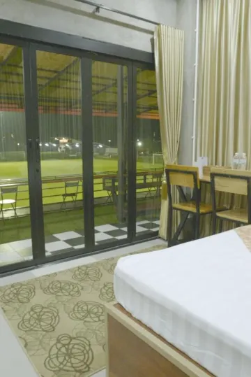 ห้องเตียงใหญ่พร้อมห้องน้ำรวม