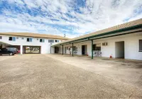 Banjo Paterson Motor Inn - parking