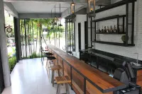 Paragon Inn - bar