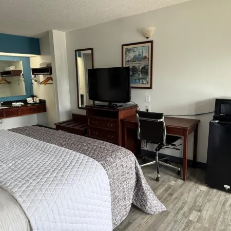 Brentwood Inn & Suites