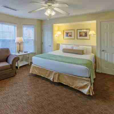 Holiday Inn Club Vacations Oak N' Spruce Resort Rooms