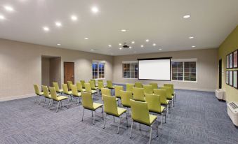 Holiday Inn Express & Suites Oakland-Airport