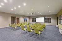 Holiday Inn Express & Suites Oakland-Airport Hotels in San Leandro