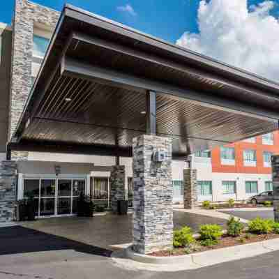 Holiday Inn Express & Suites Commerce Hotel Exterior