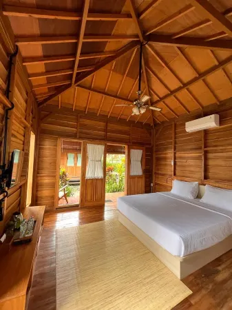 Langit Teduh Resto and Resort Отели в г. Tamansari