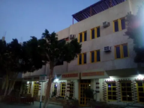 Pharaohs Hotel Hotels in Al Qarnah