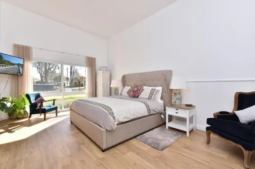 Rose Cottage Studio Romantic or Solo Getaway. Spa, Games Room فنادق في Broke